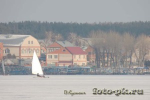 Ride a iceboat along the embankment